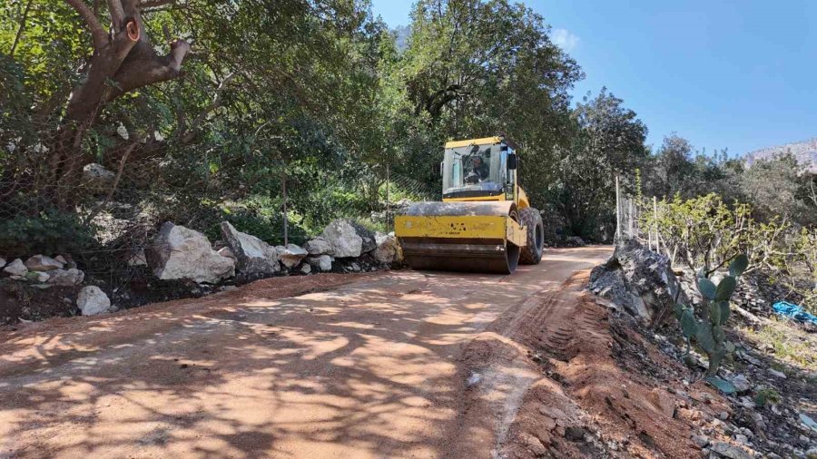 Silifke’de Yol Düzenleme Çalışmaları
