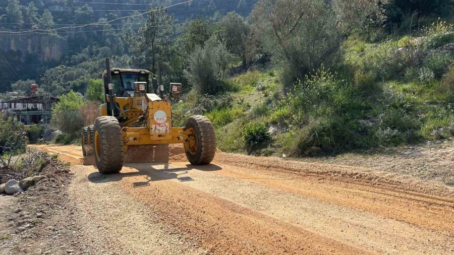 Silifke’de Yol Düzenleme Çalışmaları