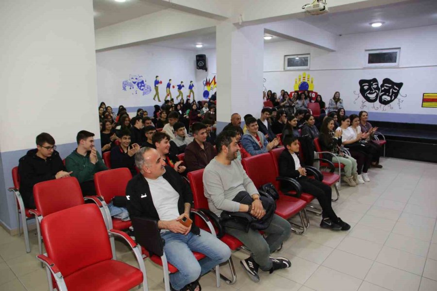 Başkan Dökmeci Öğrencilerle İftarda Buluştu