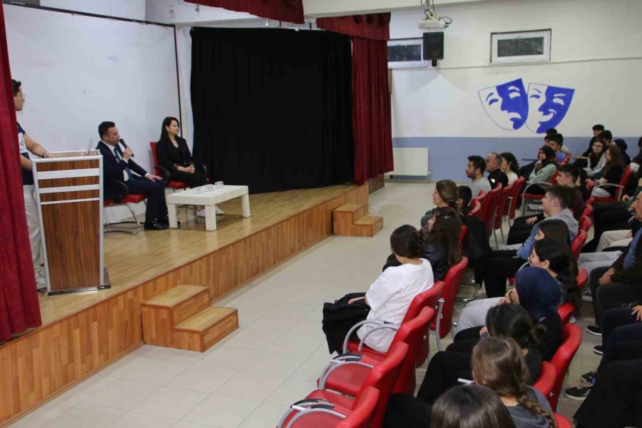 Başkan Dökmeci Öğrencilerle İftarda Buluştu