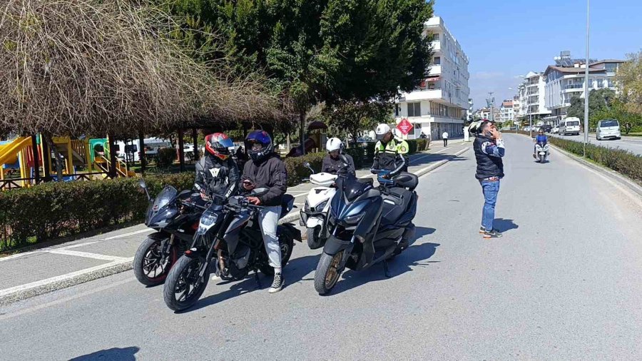 5. Kez Kasksız Yakalandı, Ehliyetine 2 Ay El Konulunca "hak Ettik" Dedi