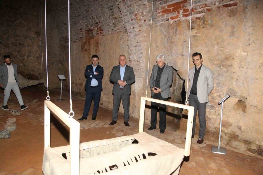 Alanya’da Tekstil Bienal’ı Göz Kamaştırıyor