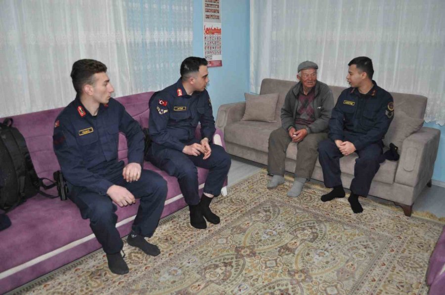 Jandarmadan Gaziye Sürpriz İftar