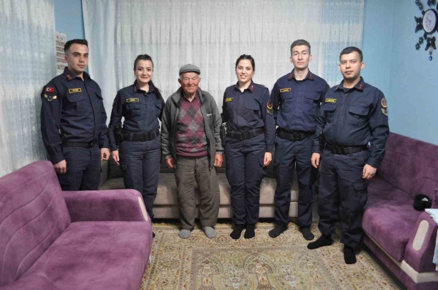 Jandarmadan Gaziye Sürpriz İftar