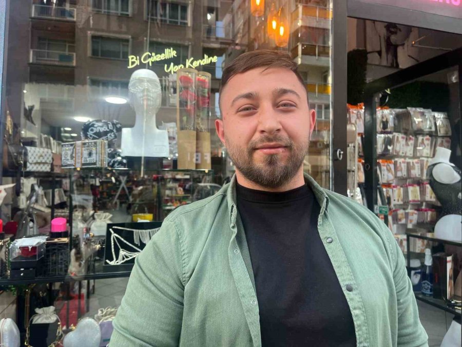 Dünya Kadınlar Günü’ndeki Yoğunluktan Yararlanan Kadın Hırsız İş Başında