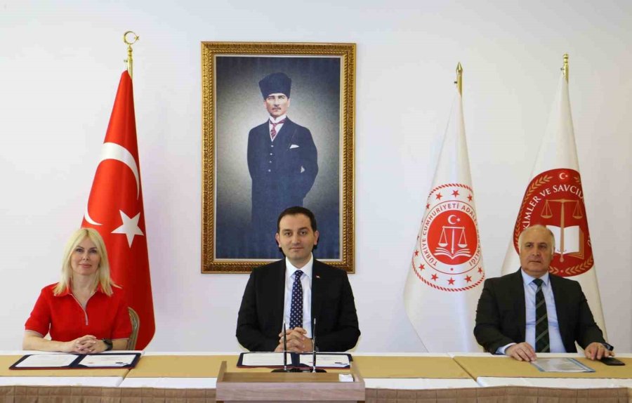 Antalya Cumhuriyet Başsavcılığı İle Akdeniz Üniversitesi Arasında İş Birliği Protokolü İmzalandı