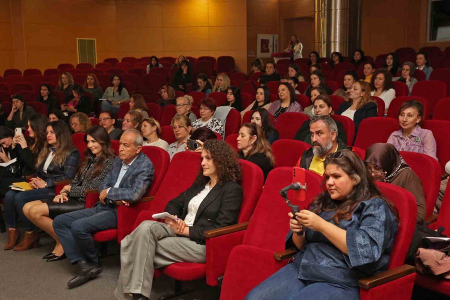 Antalya’da ’üreten Kadınlar Çalıştayı’ Düzenledi