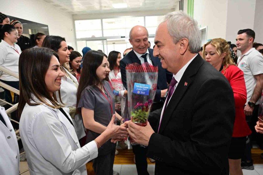 Kocagöz, Sağlık Çalışanlarının 14 Mart Tıp Bayramı’nı Kutladı