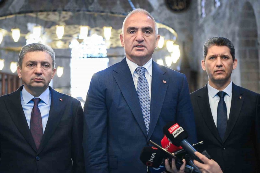 Bin 300 Taş Tek Tek Yerine Monte Edildi: Şehzade Korkut Camii Eski Görkeminde