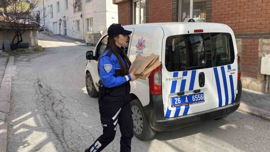 Polis Ekiplerinden Tek Bacağı Olmayan Ertuğrul Amcaya Ziyaret