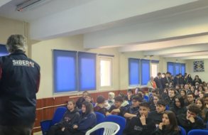 Öğrenciler Ve Öğretmenler Siber Suçlarla İlgili Bilgilendirdi