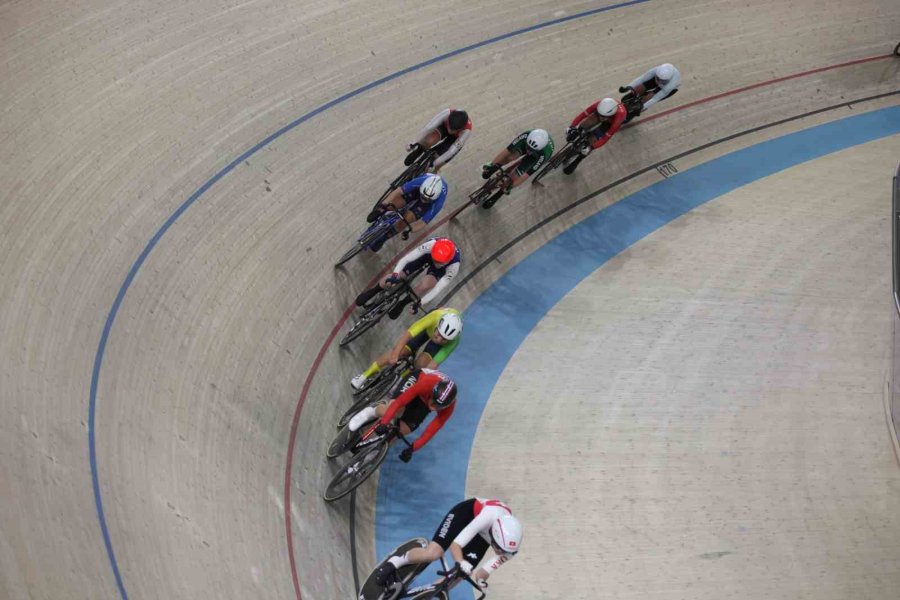 2025 Ucı Pist Bisikleti Uluslar Kupası’nda 3. Gün Yarışları Başladı