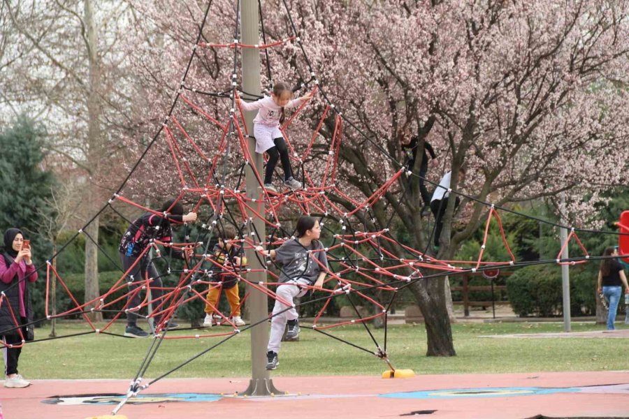 Eskişehirliler Güzel Havanın Tadını Çıkardı