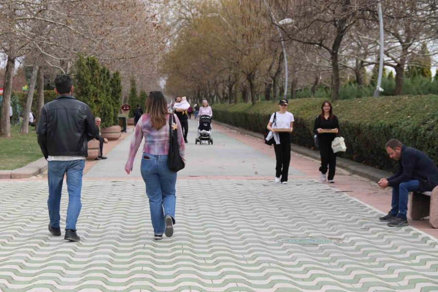 Eskişehirliler Güzel Havanın Tadını Çıkardı