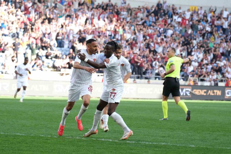Trendyol Süper Lig: Atakaş Hatayspor: 1 - Sivasspor: 1 (ilk Yarı)