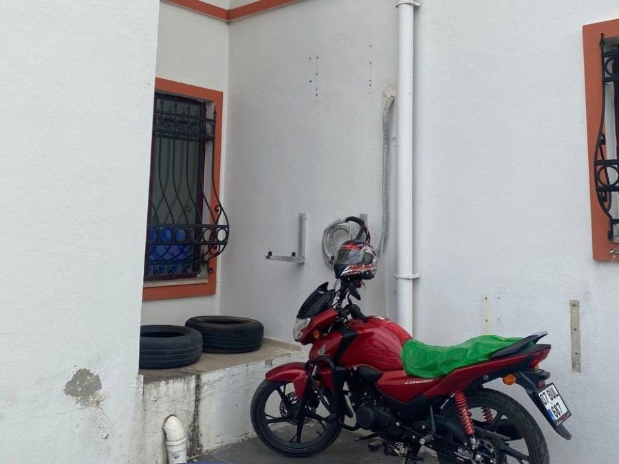 Antalya’da Aile Sağlığı Merkezi’nin Klima Dış Ünitesini Çaldılar