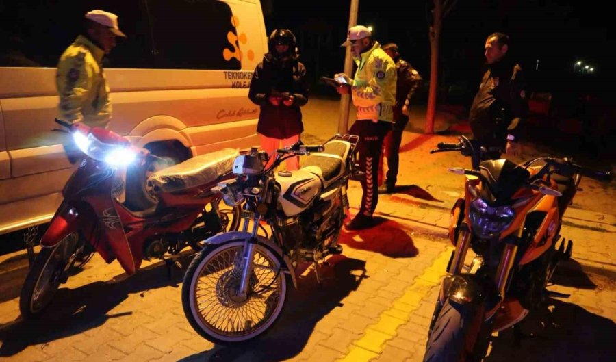 Polisten Motosikletli Gençlere Abart Egzoz Baskını