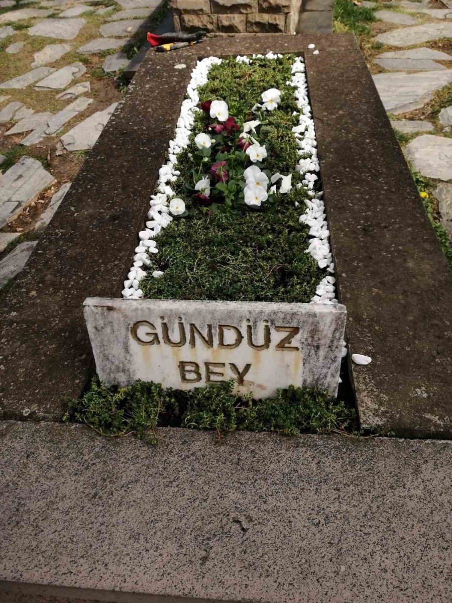 Eskişehir’de Yaşayan Bilecikliler’den Söğüt Ertuğrulgazi Türbesi’nde Bayram Temizliği