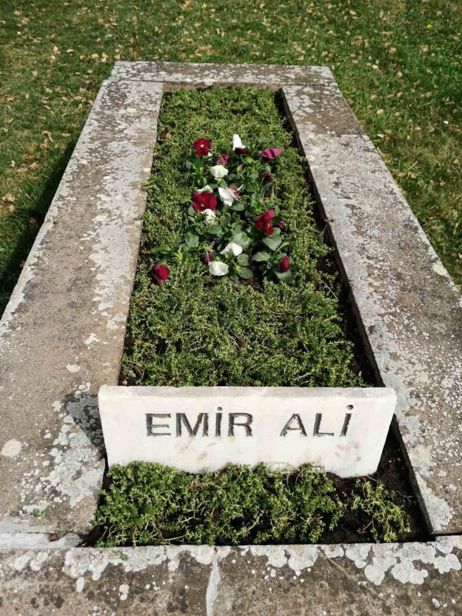 Eskişehir’de Yaşayan Bilecikliler’den Söğüt Ertuğrulgazi Türbesi’nde Bayram Temizliği