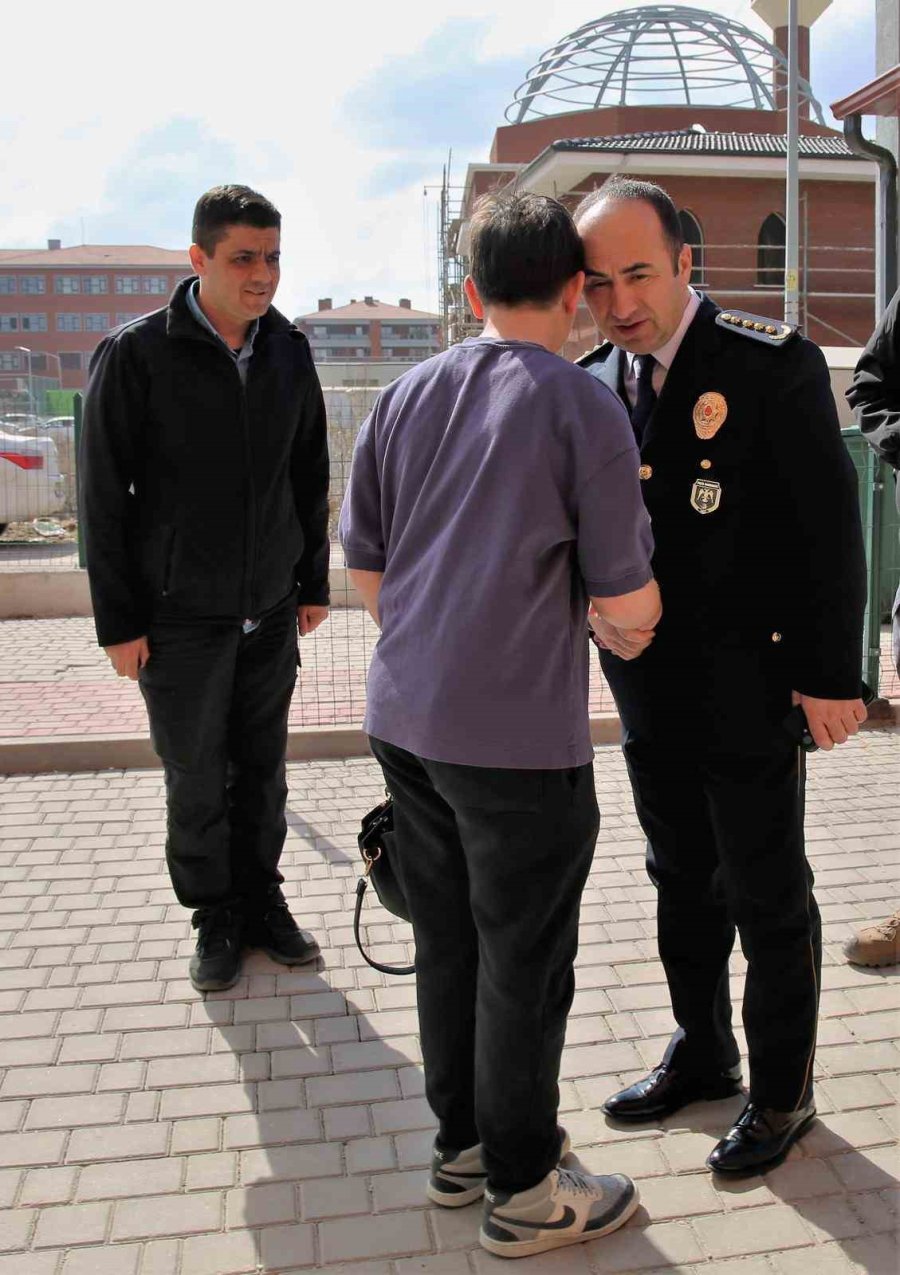 İl Emniyet Müdürü Yılmaz, Şehit Ailesini Ziyaret Etti