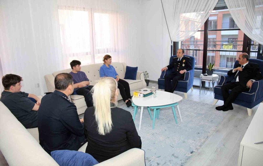 İl Emniyet Müdürü Yılmaz, Şehit Ailesini Ziyaret Etti