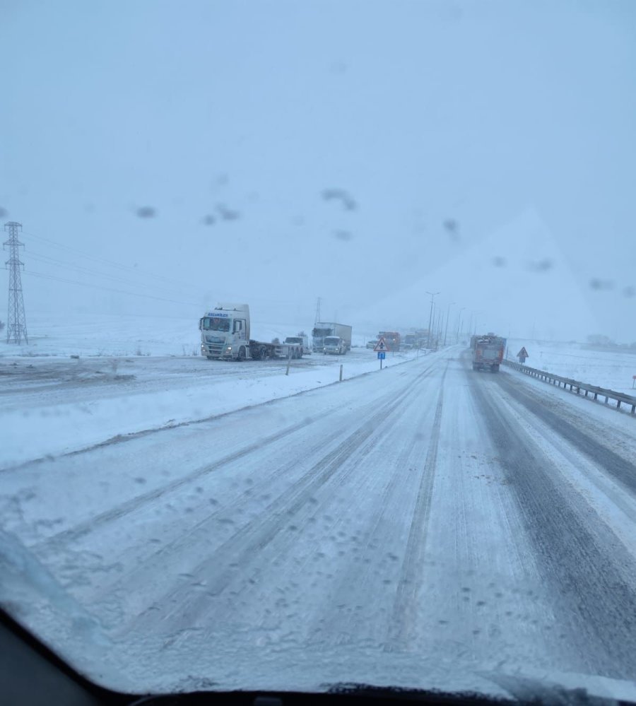 Kar Yağdı, Kazalar Art Arda Geldi
