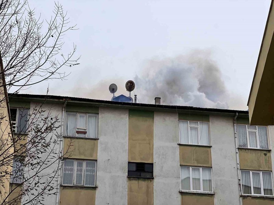 Konya’da Çatıda Çıkan Yangın Korkuttu