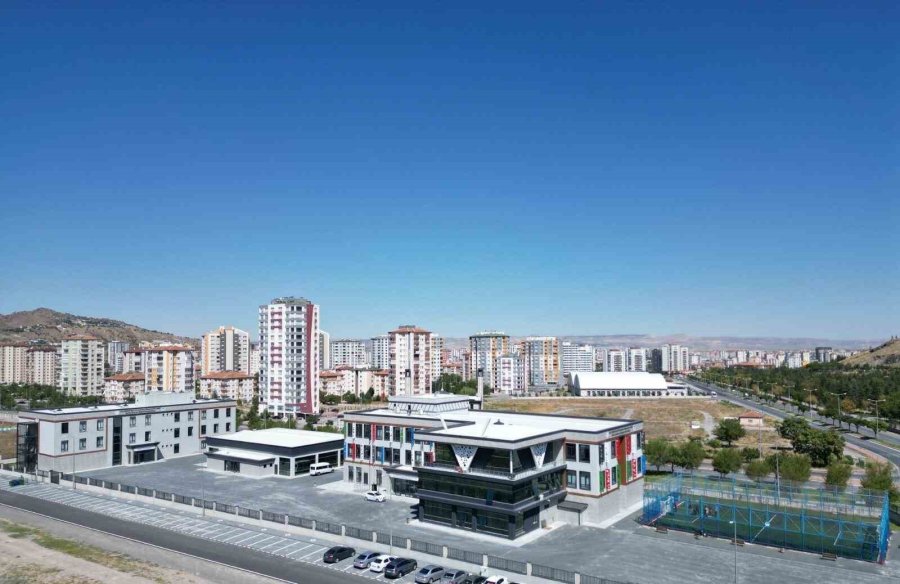 Melikgazi Belediyesi Eğitim Yatırımlarıyla Takdir Topluyor