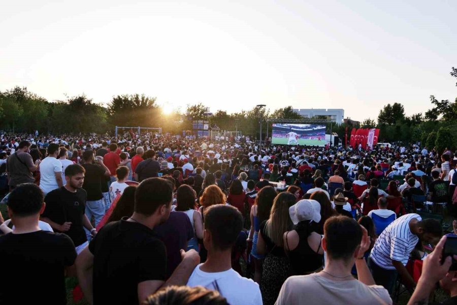 Eskişehir’de Milli Maç Heyecanı Dev Ekranda Yaşanacak