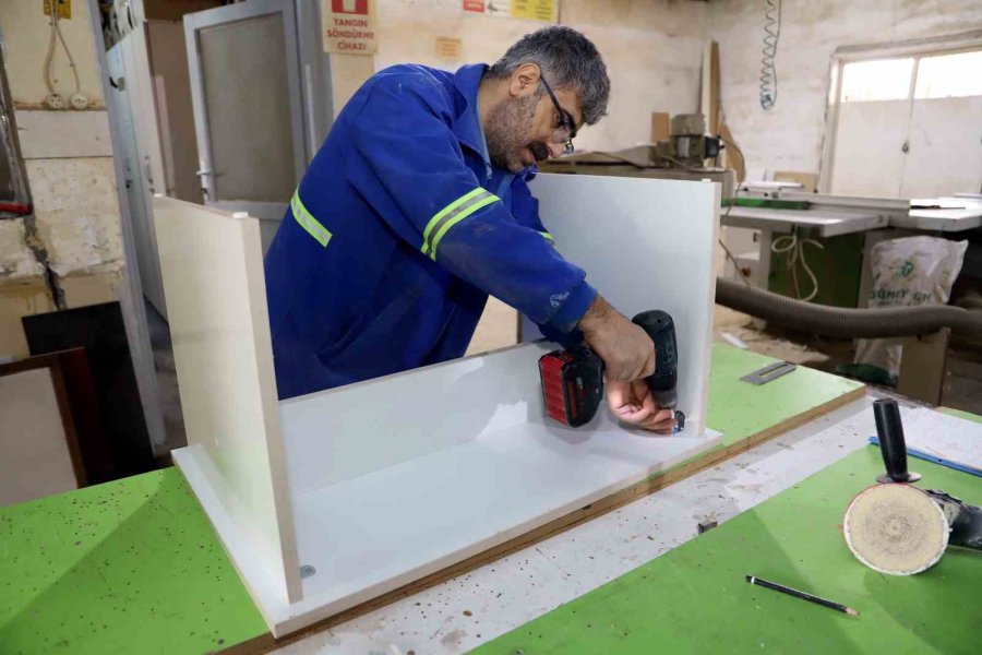 Akdeniz Belediyesi Hem Üretiyor Hem De Yeniliyor