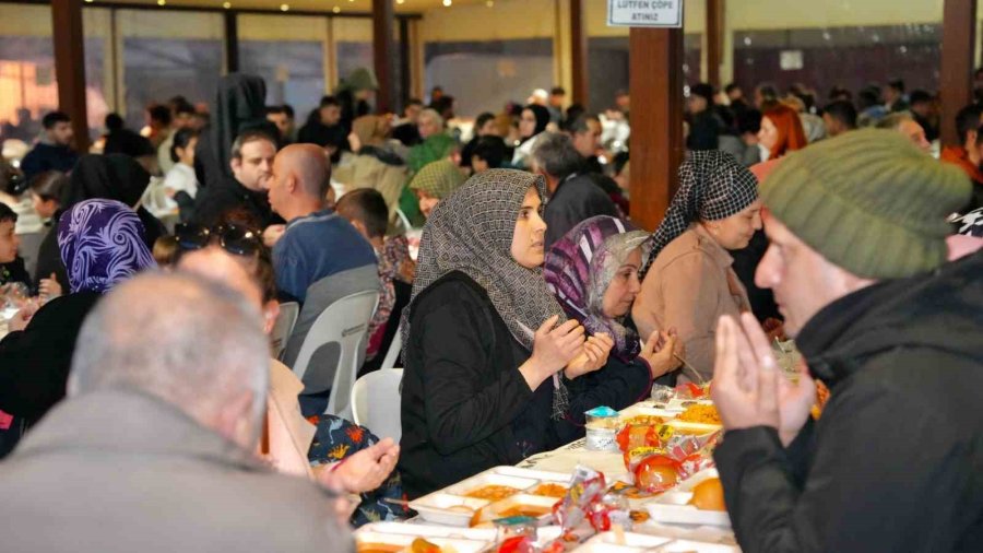 Alanya’da 3 Noktada Günlük 3 Bin Kişiye İftar Sofrası