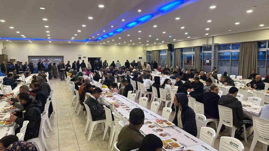Alanya’da 3 Noktada Günlük 3 Bin Kişiye İftar Sofrası