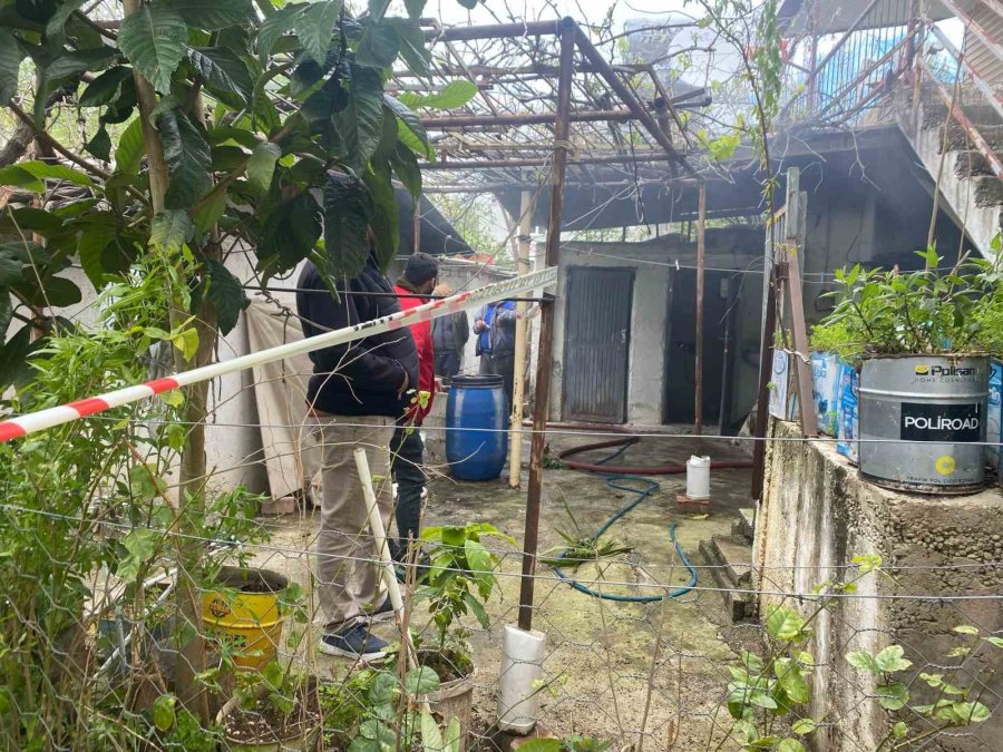 Antalya’da Çıkan Yangında Felçli Yaşlı Kadın Hayatını Kaybetti