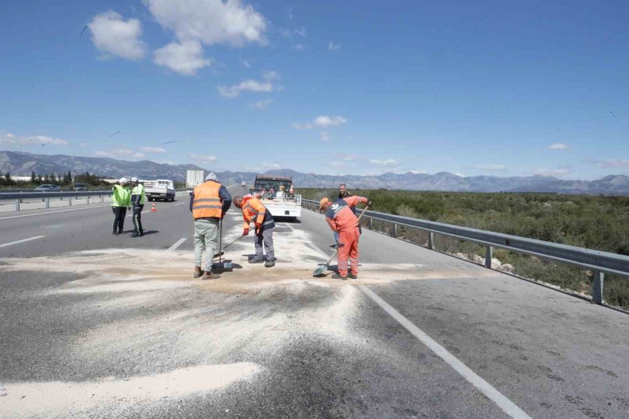 Antalya’da Feci Kazada 1 Kişi Hayatını Kaybetti, 2 Kişi Yaralandı