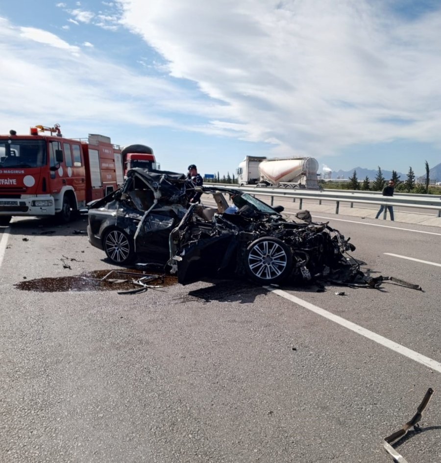 Antalya’da Feci Kazada 1 Kişi Hayatını Kaybetti, 2 Kişi Yaralandı