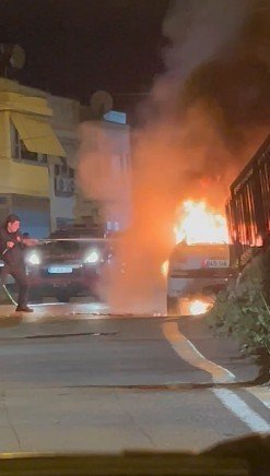 Alanya’da Park Halindeki Otomobil Alevlere Teslim Oldu