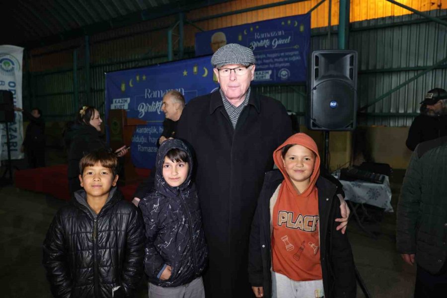 Başkan Kurt, Gündoğdu Mahallesi’nde İftarda Vatandaşlarla Buluştu