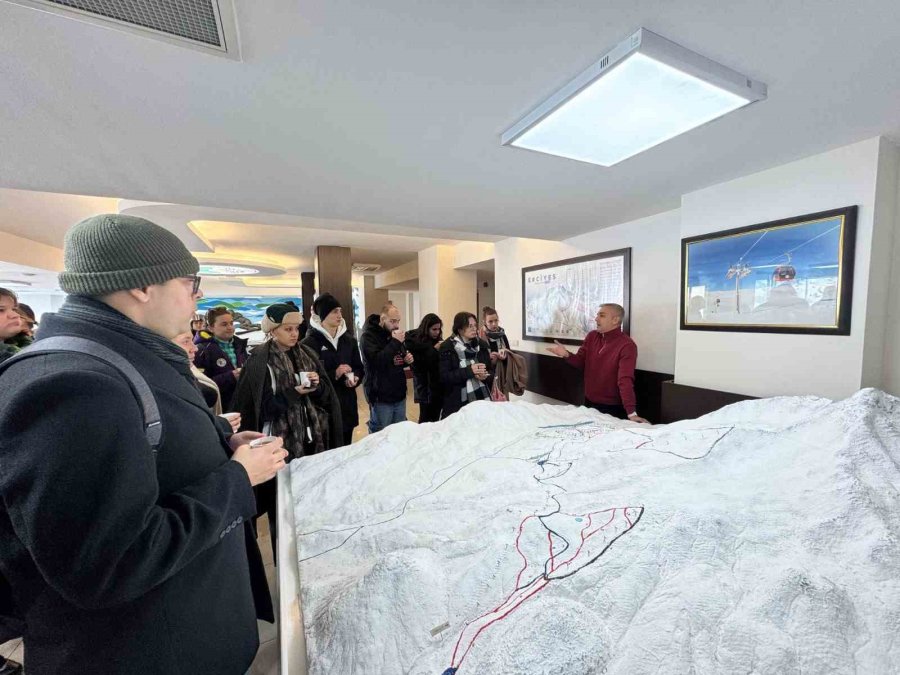 Avrupa’dan Gelen Gönüllüler Erciyes’te Kayak Öğrendi