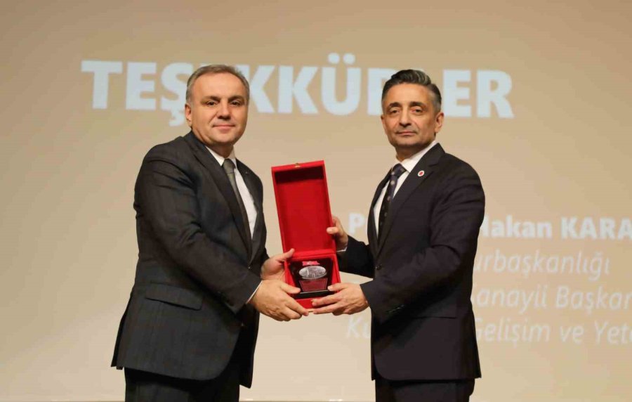 Savunma Sanayii Başkan Yardımcısı Prof. Dr. Hakan Karataş Erü’de Konferans Verdi