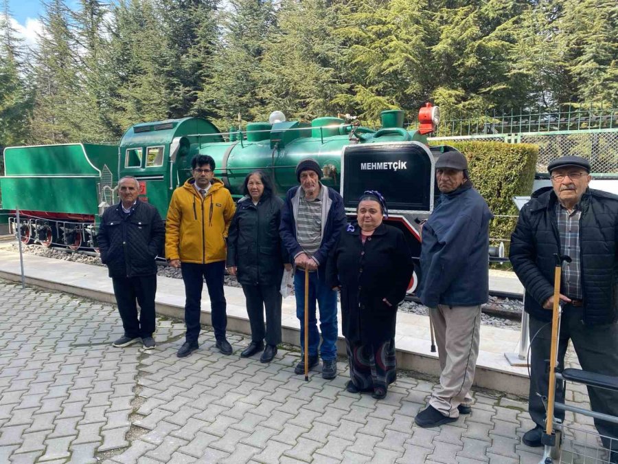 Aile Ve Sosyal Politikalar İl Müdürlüğü Ekipleri Yaşlıları Unutmadı