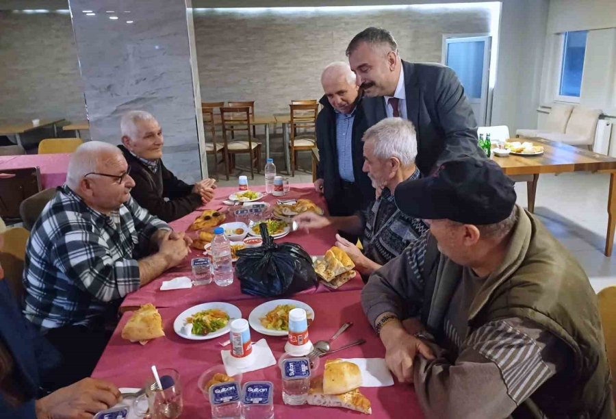 Aile Ve Sosyal Politikalar İl Müdürlüğü Ekipleri Yaşlıları Unutmadı