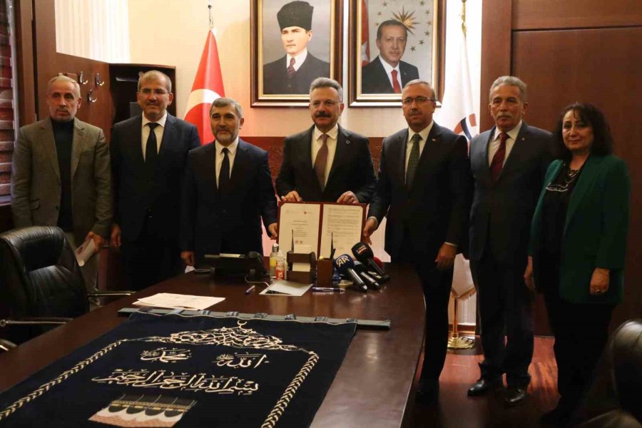 ’cami Minber Örtüsü’ Protokolü İmzalandı