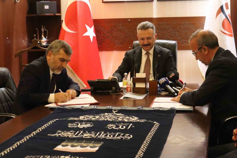 ’cami Minber Örtüsü’ Protokolü İmzalandı