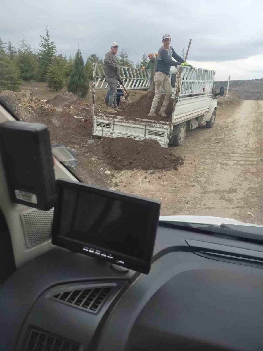 "çöp Dökmeyin" Diyen Muhtarı Darp Eden Şahıslar Yine İş Başında