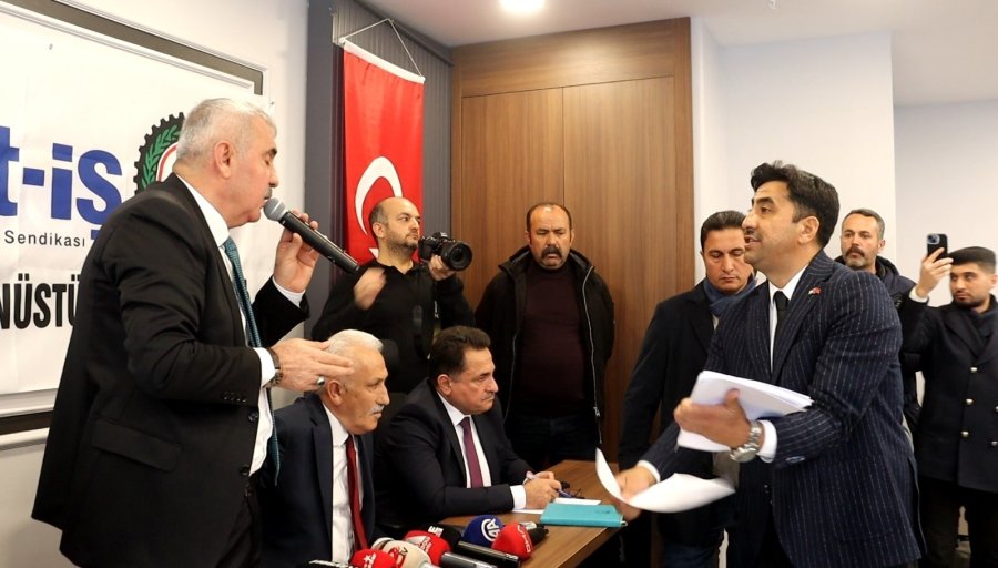 Hizmet-iş Sendikası’nda Gergin Olağanüstü Kurul