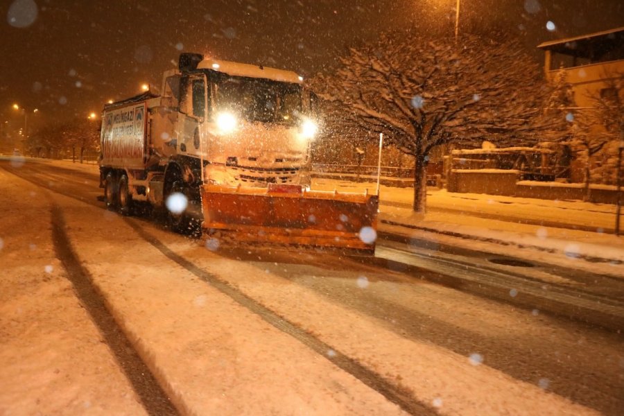Melikgazi Belediyesi Karla Mücadele Çalışmalarına Aralıksız Devam Ediyor