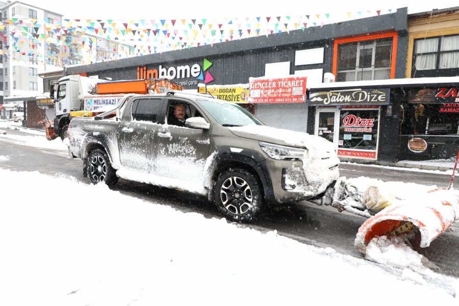 Melikgazi Belediyesi Karla Mücadele Çalışmalarına Aralıksız Devam Ediyor