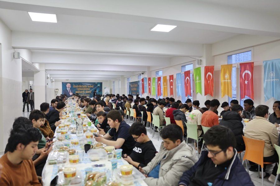 Başkan Çolakbayrakdar, 52 Farklı Ülkeden Öğrencilerle İftar Sofrasında Buluştu