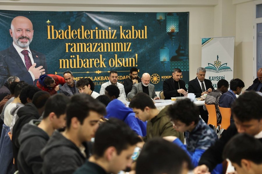 Başkan Çolakbayrakdar, 52 Farklı Ülkeden Öğrencilerle İftar Sofrasında Buluştu