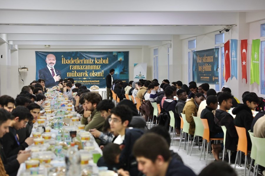 Başkan Çolakbayrakdar, 52 Farklı Ülkeden Öğrencilerle İftar Sofrasında Buluştu